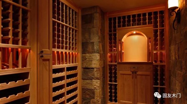 遠(yuǎn)離喧鬧，生活在別處，自然為家